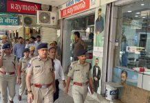 नई सड़क को अतिक्रमण मुक्त कराने की पहल, पुलिस कमिश्नर शरत कविराज ने व्यापारियों के साथ किया निरीक्षण